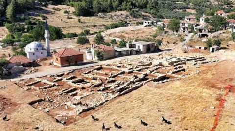 Maden için Camiyi de Yıktılar, Kiliseyi de