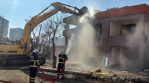 Diyarbakır’da Lüks Binalar Arasında Kalan Gecekondular Yıkıldı