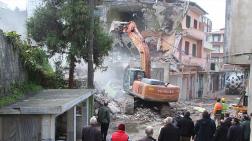 Rize'de Selin Vurduğu Dere Yatağındaki Binalar Yıkılıyor