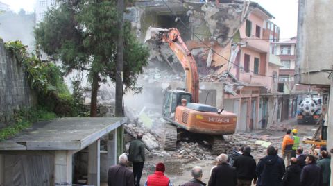 Rize'de Selin Vurduğu Dere Yatağındaki Binalar Yıkılıyor