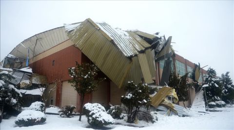 Kahramanmaraş Fuar Merkezinin Çatısı Kar Nedeniyle Çöktü