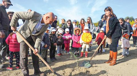 İzmir’de 3 Bin Fidan Toprakla Buluşacak