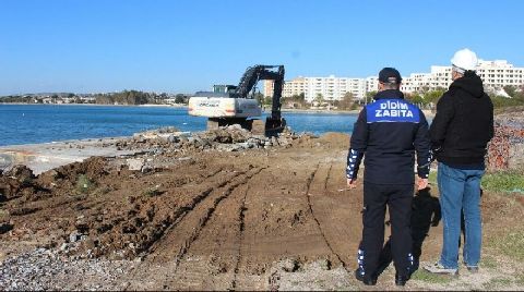 Didim’de Sahil Bandındaki Kaçak Yapılar Yıkıldı