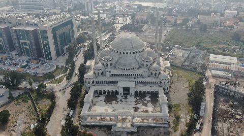 İzmir'in Bitmeyen Protokol Camisi