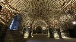 Diyarbakır'da Tarihi Surlardaki Ulu Beden Burcu Işıklandırıldı