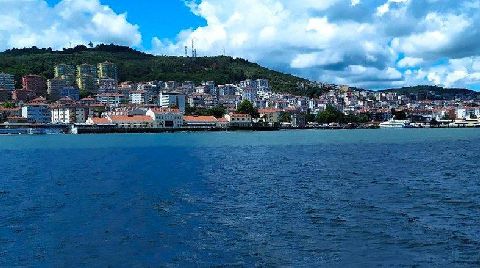 Kara Bitti, Denizler Satılıyor