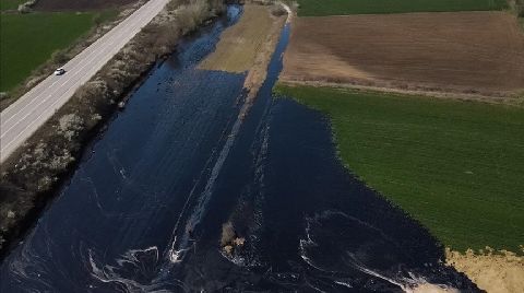 Şantiye Havuzundan Sızan Asfalt Tarım Alanına Yayıldı