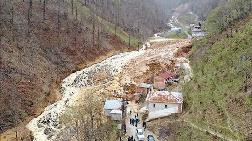 Trabzon'da Heyelan Sonucu 5 Bina Toprak Altında Kaldı