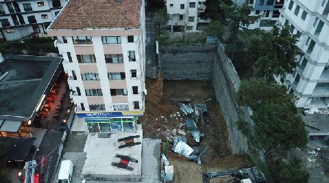Kadıköy'de Yan Tarafında İstinat Duvarı Çöken Bina Boşaltıldı