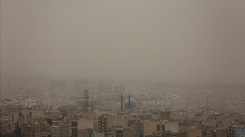 Tahran'da Hava Kirliliği Nedeniyle Okullar ve Kurumlar Tatil Edildi