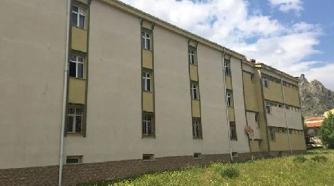 Öğrenciler Barınma Sorunu Yaşarken 2 Yurt Kaderine Terk Edildi