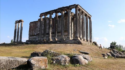 Aizanoi Antik Kenti’nde Mermer Güneş Saati Bulundu