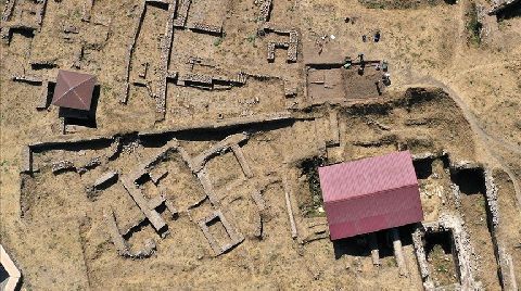 Bitlis Kalesi'ndeki Kazılarda Konut Kalıntıları Ortaya Çıkarıldı