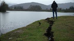 Düzce'deki Deprem Kaynaklı Toprak Kırılmaları Görüntülendi