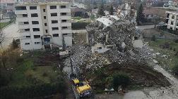 Düzce'de Depremde Ağır Hasar Gören 2 Lojman Yıkılıyor