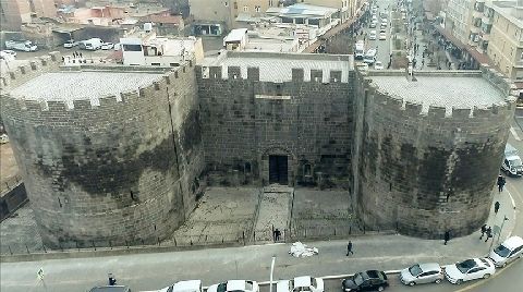 Diyarbakır'da 2 Burcun Restorasyonu Tamamlandı