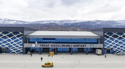 1.2 Milyarlık Havalimanının Çatısı Uçtu