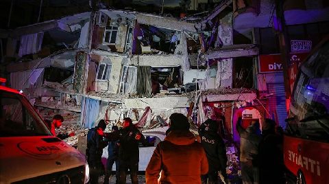 Depremde 76 Kişi Hayatını Kaybetti