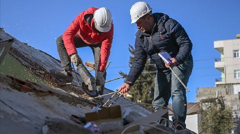 Adıyaman'da Uzman Ekipler Yıkılan Binalardan Delil Topluyor