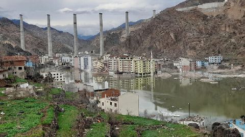 Yusufeli’nde Baraj Suları Terk Edilen Binalara Girdi