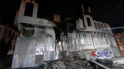 Fatih'te 3 Katlı Tarihi Bina Kısmen Çöktü