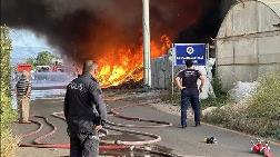 Antalya'da Geri Dönüşüm Deposunda Çıkan Yangın Seralara Sıçradı