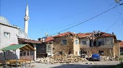 Kahramankazan'da Fırtına Cami Minaresini Yıktı