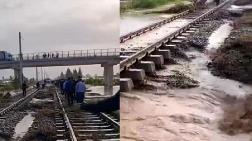Adana-Mersin Demiryolunda Sel Nedeniyle Rayların Altı Boşaldı