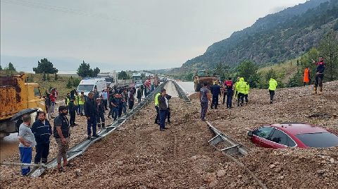 Afyonkarahisar-Denizli Kara Yolunda Heyelan 