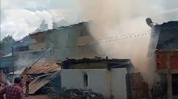 Pazaryolu’nda Evlere Sıçrayan Yangına Müdahale Ediliyor