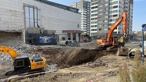 Ankara'da 11 Katlı Binanın Açık Otoparkı Çöktü