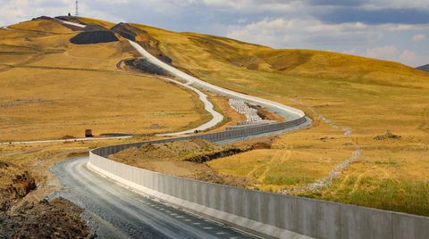 Van-İran Sınırında Yapılan Duvarın 145 Kilometresi Tamamlandı