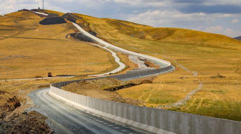 Van-İran Sınırında Yapılan Duvarın 145 Kilometresi Tamamlandı