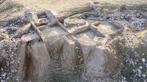 Van'daki Izgara Planlı Antik Kentte Yeni Kale Burcu Tespit Edildi