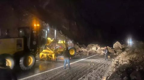 Artvin'de Heyelan Yolu Kapattı