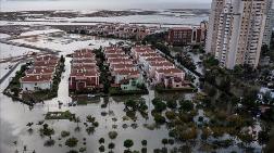 İzmir'de Deniz Taştı, Sokaklar Su Altında Kaldı