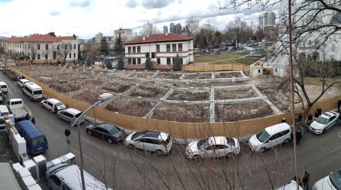 Ermeni Mezarlığının Üstüne Yapılacak Geçici Dükkan Projesi İptal Edildi