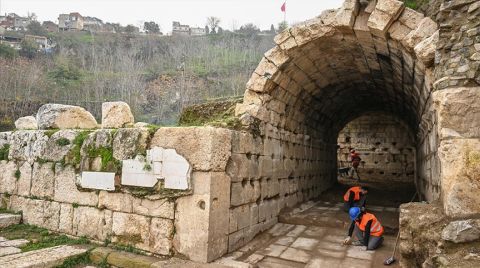 Smyrna Tiyatrosu'nun Seyirci Girişi Ortaya Çıkarıldı