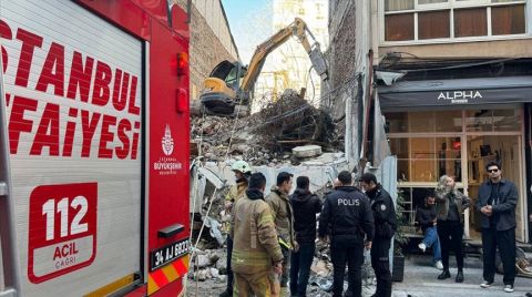 Kadıköy'de Kontrollü Yıkılan Bina Çöktü