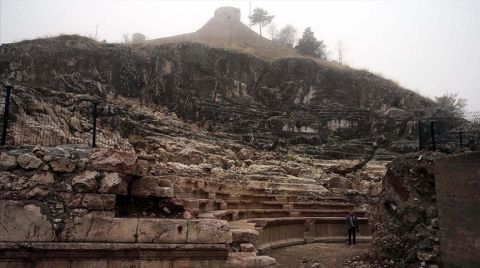 Zile Kalesi'ndeki Antik Tiyatronun "Roma Tiyatrosu" Olduğu Belirlendi