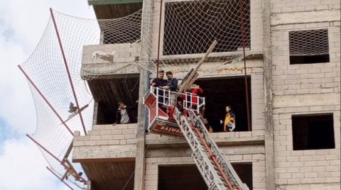 10 Katlı İnşaattan Düşen İşçiyi Güvenlik Filesi Kurtardı
