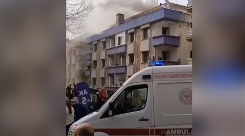 Avcılar’da 5 Katlı Binada Çıkan Yangında Mahsur Kalan 19 Kişi Kurtarıldı