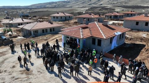 Bakan Özhaseki’den Deprem Konutları Açıklaması