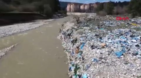 Bolu’da Eski Çöplük Çaya Karıştı