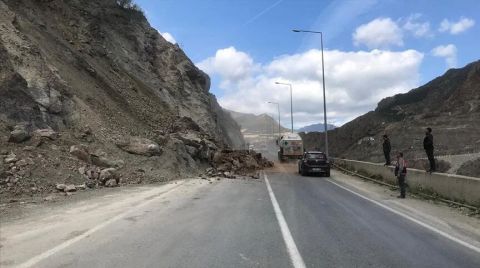 Artvin-Erzurum Kara Yolunda Heyelan