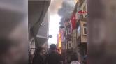 Beyoğlu'nda Yangın Bitişik Binalara Sıçradı
