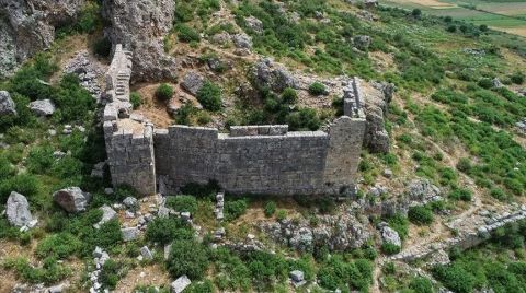 Sillyon Antik Kenti'ndeki 10 Bin Kişilik Stadyum Gün Yüzüne Çıkarılıyor