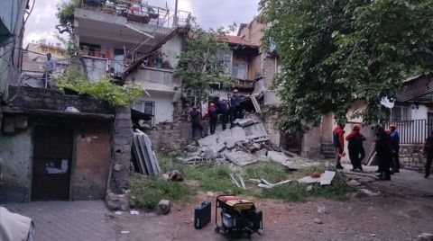 Kahramanmaraş'ta Ağır Hasarlı Bina Çöktü