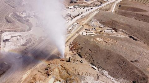 Patlama Meydana Gelen Jeotermal Kuyunun Kapatılması Çalışmaları Sürüyor