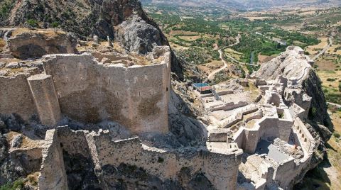 Depremlerde Hasar Gören Kahta Kalesi Ziyarete Açıldı